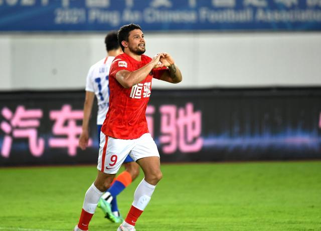 开云体育官网-广东德比决定赛区领头羊 韦世豪阿兰或将出战深足